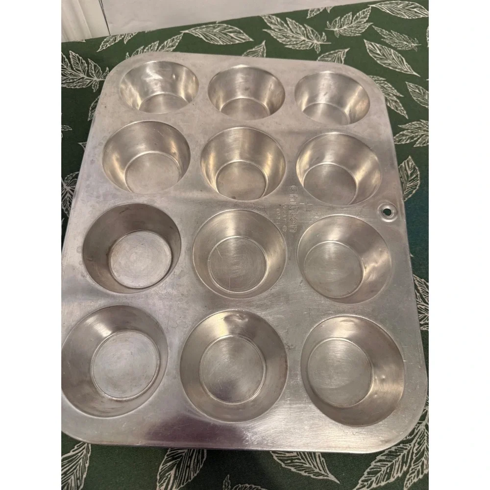 Chilton Ware Vintage Aluminum 12 Cup Muffin Pan Cupcake Tin 604-1 Made in USA